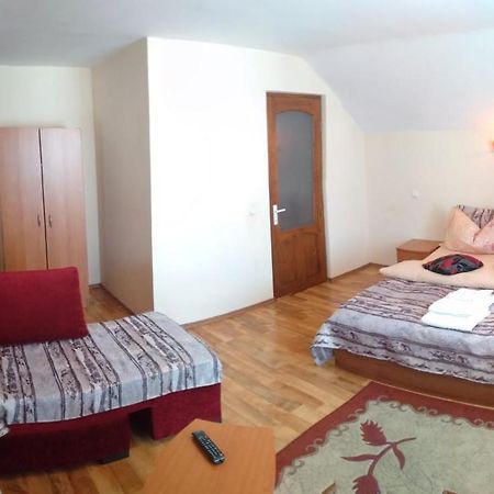 Casa Terzea Hotel Risnov Bagian luar foto