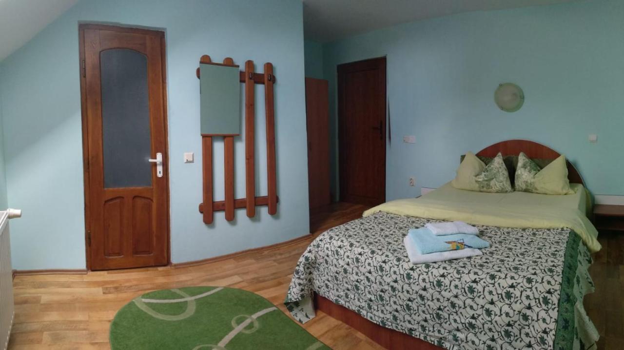 Casa Terzea Hotel Risnov Bagian luar foto