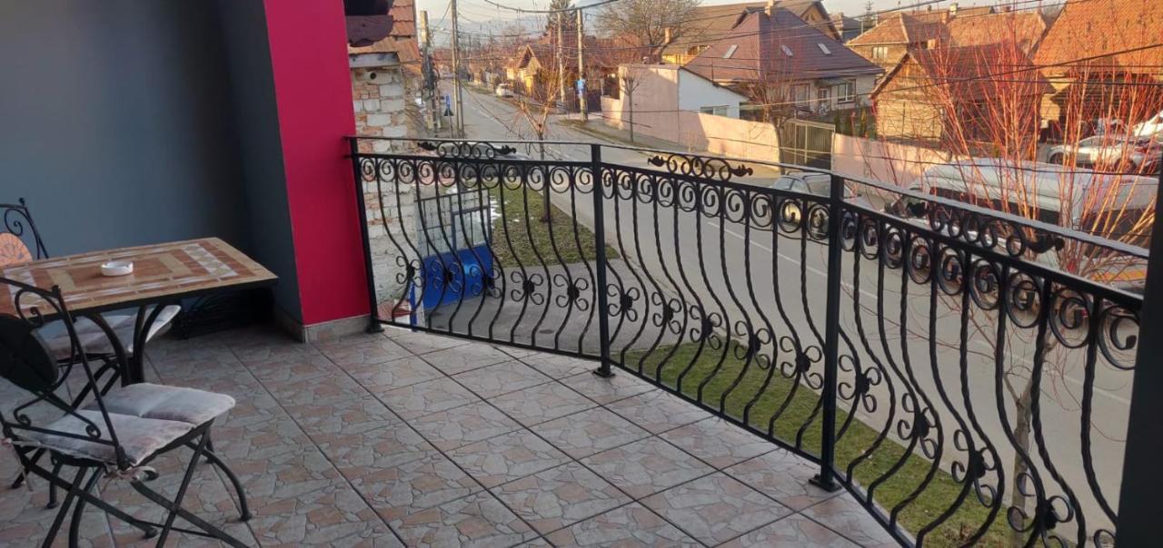 Casa Terzea Hotel Risnov Bagian luar foto