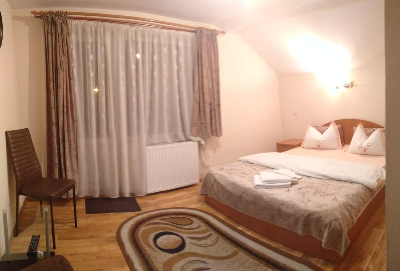 Casa Terzea Hotel Risnov Bagian luar foto