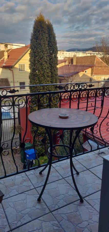 Casa Terzea Hotel Risnov Bagian luar foto