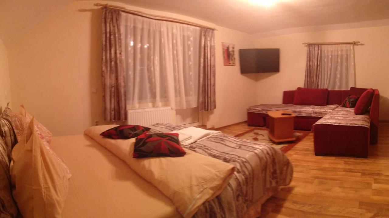 Casa Terzea Hotel Risnov Bagian luar foto